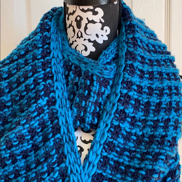 Kensie Women's Chunky Knit Fringe Scarf - Picture 3 of 8